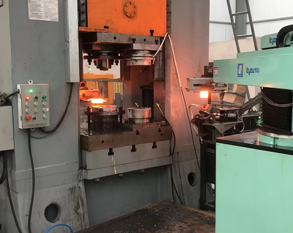 齿轮锻造机械手，差速齿轮自动锻造机械手，自动锻造高速齿轮，摆臂锻造机械手，热锻机械手，锻压自动化生产线